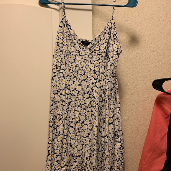 Floral dresses - Picture 3 of 3